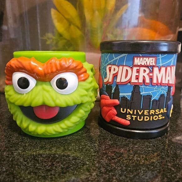 Universal Studios Large 3-D Marvel Spiderman Mug Cup Coffee 3 3/4"/Vintage Sesam - Picture 1 of 9